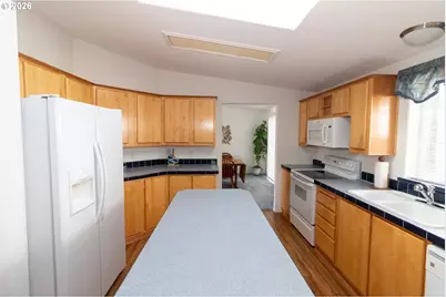 613 Glenbrook Cir, Florence, OR 97439 - Photo 16