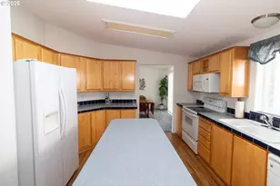 613 Glenbrook Cir, Florence, OR 97439 - Photo 16