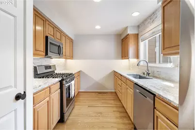 10247 NW Village Heights Dr, Portland, OR 97229 - Photo 16