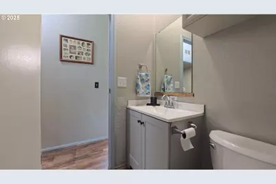 34125 E Lacomb Rd, Lebanon, OR 97355 - Photo 18