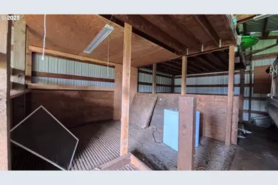 34125 E Lacomb Rd, Lebanon, OR 97355 - Photo 38