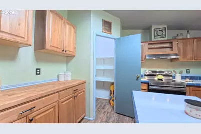 34125 E Lacomb Rd, Lebanon, OR 97355 - Photo 10