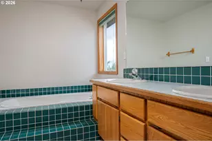 10905 SE Henderson St, Portland, OR 97266 - Photo 20