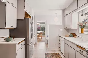 2015 SE Pine St, Portland, OR 97214 - Photo 14