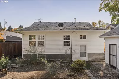 2015 SE Pine St, Portland, OR 97214 - Photo 44