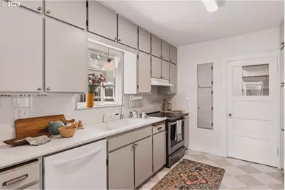 2015 SE Pine St, Portland, OR 97214 - Photo 12