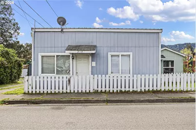 215 E 2nd Ave, Riddle, OR 97469 - Photo 6