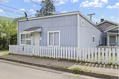 215 E 2nd Ave, Riddle, OR 97469 - Photo 2