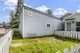 215 E 2nd Ave, Riddle, OR 97469 - Photo 28