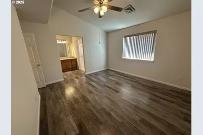 364 NW Teal St, Winston, OR 97496 - Photo 10