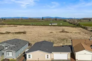 51374 SE Hoodview Dr, Scappoose, OR 97056 - Photo 1