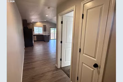 374 Nursery Ct, Eugene, OR 97402 - Photo 2