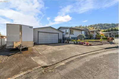 118 NW Cordelia Ct, Roseburg, OR 97471 - Photo 2