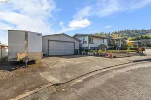118 NW Cordelia Ct, Roseburg, OR 97471 - Photo 2