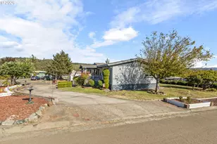 118 NW Cordelia Ct, Roseburg, OR 97471 - Photo 6