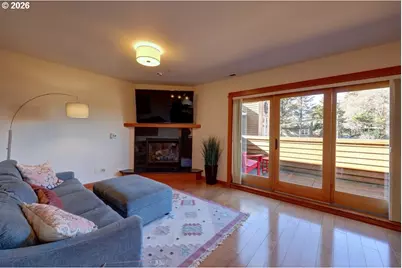 123 S Hemlock St #204, Cannon Beach, OR 97110 - Photo 6