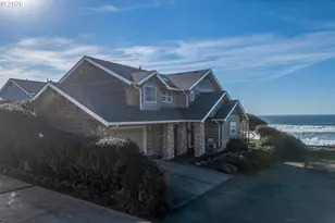 380 Pearl St, Lincoln Beach, OR 97388 - Photo 4