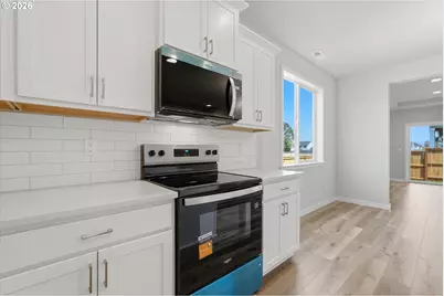 619 S 5th St, Carlton, OR 97111 - Photo 16