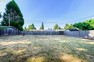 165 E Rosewood Ave, Eugene, OR 97404 - Photo 34