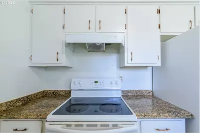 165 E Rosewood Ave, Eugene, OR 97404 - Photo 14