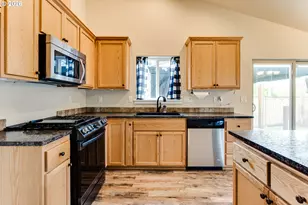 362 Camrin Loop, Creswell, OR 97426 - Photo 4