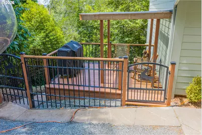 204 S Irving St, Coquille, OR 97423 - Photo 6