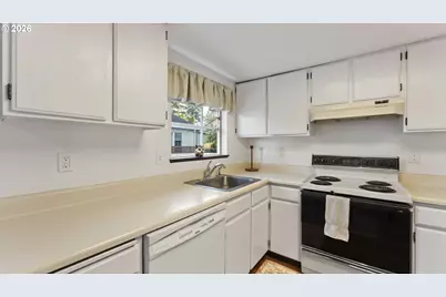 816 NE 193rd Ave, Portland, OR 97230 - Photo 8