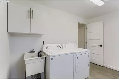 4205 NE Highland Ct, Portland, OR 97218 - Photo 20