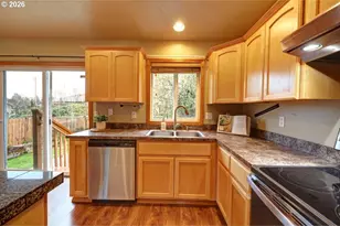 682 NW 9th St, Warrenton, OR 97146 - Photo 10