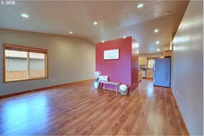 682 NW 9th St, Warrenton, OR 97146 - Photo 4