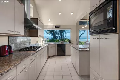 1360 Pacific St, Cannon Beach, OR 97110 - Photo 32
