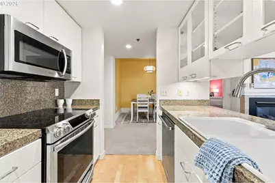 1132 SW 19th Ave #104, Portland, OR 97205 - Photo 22