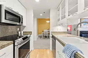 1132 SW 19th Ave, Portland, OR 97205 - Photo 22