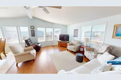 94120 Strahan St #11, Gold Beach, OR 97444 - Photo 2