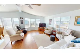 94120 Strahan St, Gold Beach, OR 97444 - Photo 2