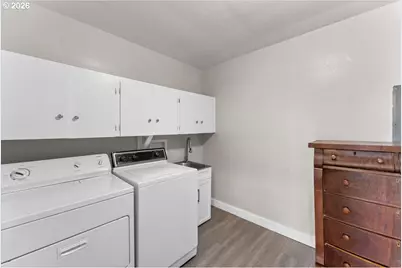1725 Grant St NE, Salem, OR 97301 - Photo 14