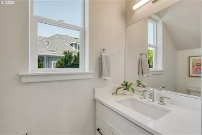 6810 NE 6th Ave, Portland, OR 97211 - Photo 12