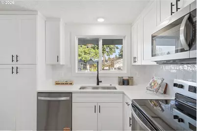 3870 SE Walnut St, Hillsboro, OR 97123 - Photo 6