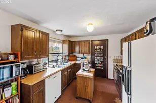 2031 Kincheloe Ln, Myrtle Point, OR 97458 - Photo 10