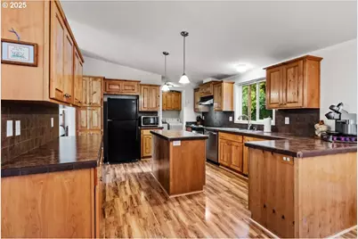 23998 Highway 20, Philomath, OR 97370 - Photo 12