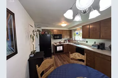 1205 Mill St, Springfield, OR 97477 - Photo 12