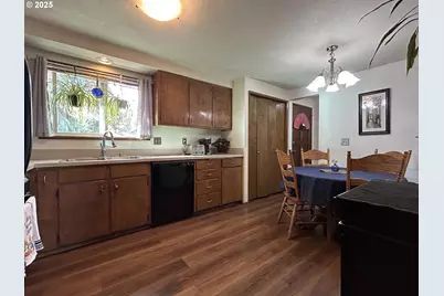 1205 Mill St, Springfield, OR 97477 - Photo 10