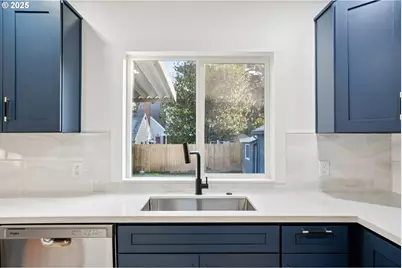 5818 NE 35th Pl, Portland, OR 97211 - Photo 8