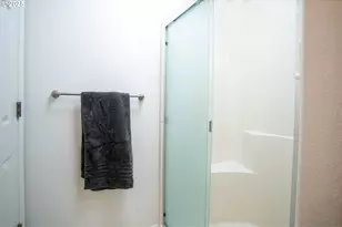 9809 N Exeter Ave, Portland, OR 97203 - Photo 18