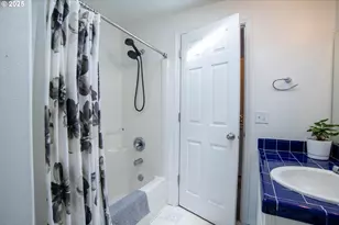 9809 N Exeter Ave, Portland, OR 97203 - Photo 22