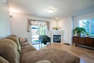 9809 N Exeter Ave, Portland, OR 97203 - Photo 14