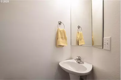 9809 N Exeter Ave, Portland, OR 97203 - Photo 16