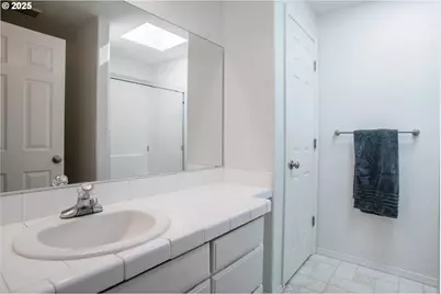 9809 N Exeter Ave, Portland, OR 97203 - Photo 8