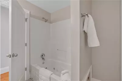 3762 N Melrose Dr, Portland, OR 97227 - Photo 14