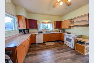 2104 1st St, La Grande, OR 97850 - Photo 4